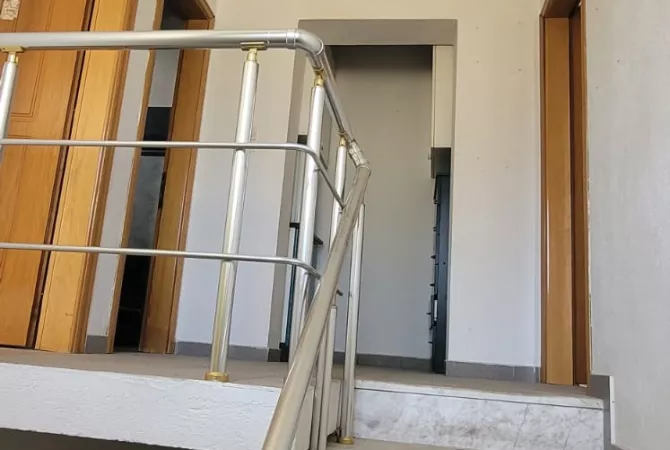 Shtepi me qera Apartament ne Tirane, 5+1, Mobilimi Bosh, pa mobiluar, Pagesa 1,500  Euro.