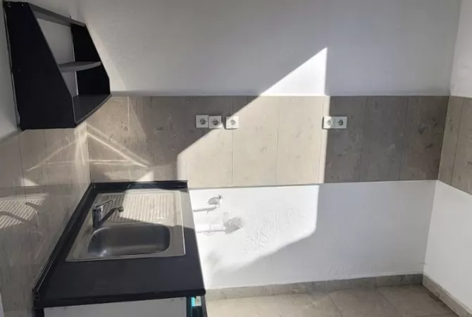 Shtepi me qera Apartament ne Tirane, 5+1, Mobilimi Bosh, pa mobiluar, Pagesa 1,500  Euro.