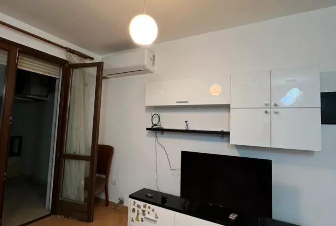 Shtepi me qera Apartament ne Tirane, 1+1, Mobilimi E mobiluar, Pagesa 650  Euro.