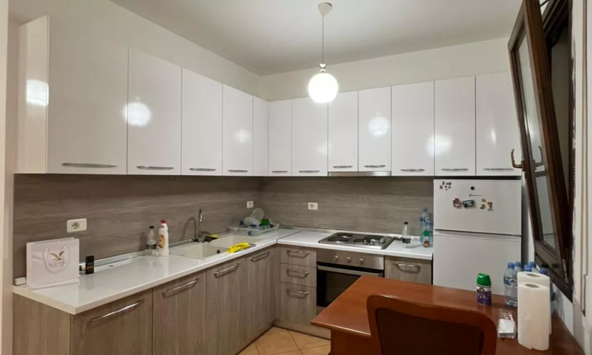 Shtepi me qera Apartament ne Tirane, 1+1, Mobilimi E mobiluar, Pagesa 650  Euro.