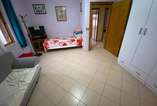 Shtepi me qera Apartament ne Tirane, 2+1, Mobilimi E mobiluar, Pagesa 400  Euro.