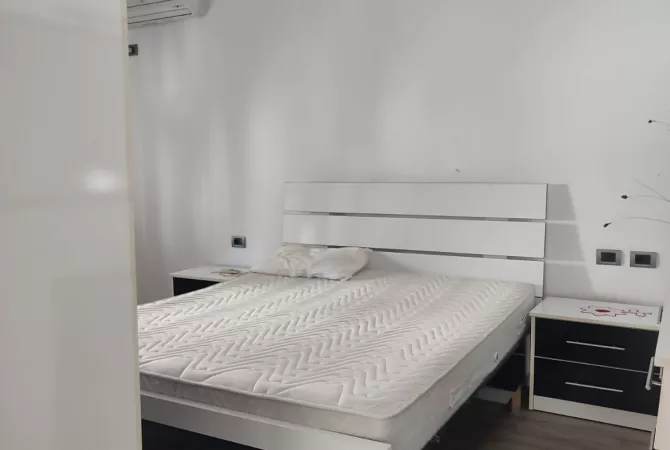 Shtepi ne shitje Apartament ne Tirane, 2+1, Mobilimi E mobiluar, Pagesa 140,000  Euro.