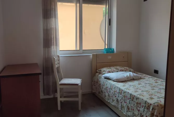 Shtepi ne shitje Apartament ne Tirane, 2+1, Mobilimi E mobiluar, Pagesa 140,000  Euro.