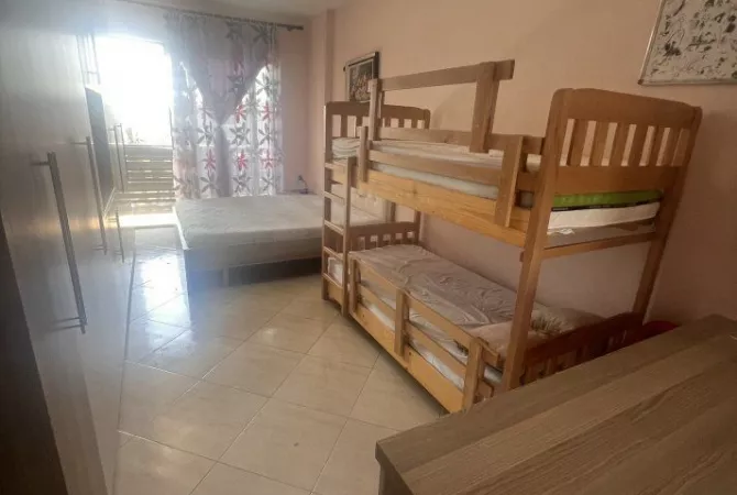 Shtepi ne shitje Apartament ne Tirane, 1+1, Mobilimi E mobiluar, Pagesa 105,000  Euro.