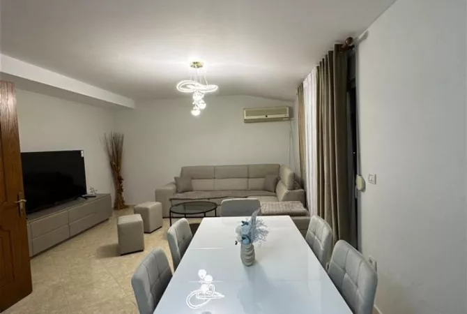 Jepet me qera ne Godine Private 2+1 Tek Kodra e Priftit/550 euro