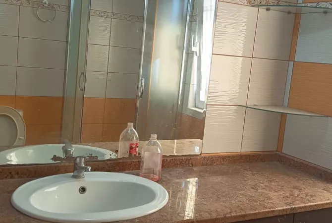 Shtepi me qera Apartament ne Tirane, 2+1, Mobilimi E mobiluar, Pagesa 35,000  Leke.