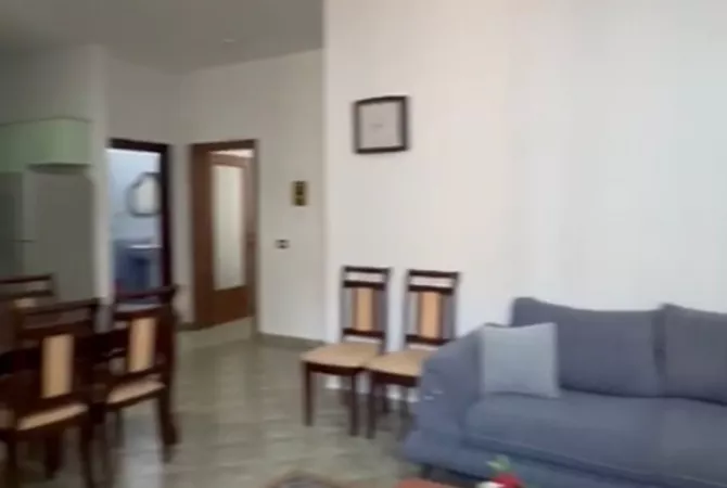 Shtepi me qera Apartament ne Tirane, 3+1, Mobilimi E mobiluar, Pagesa 650  Euro.