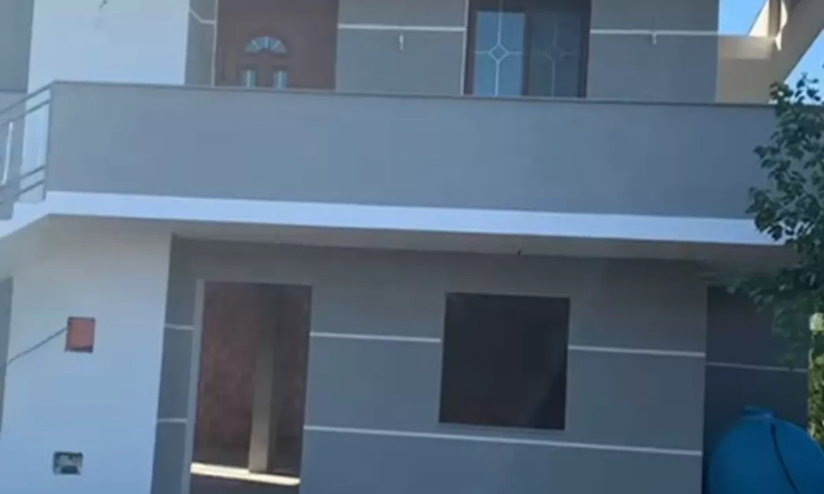 Shtepi ne shitje Shtepi Private ne Tirane, 4+1, Mobilimi Bosh, pa mobiluar, Pagesa 300,000  Euro.