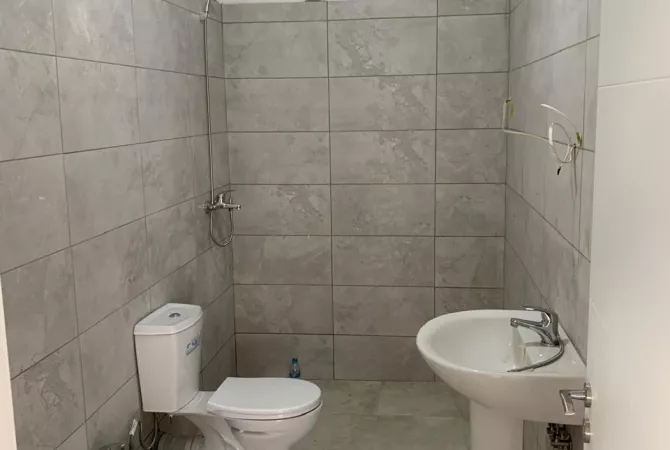 Shtepi me qera Apartament ne Tirane, 2+1, Mobilimi Bosh, pa mobiluar, Pagesa 45,000  Leke.