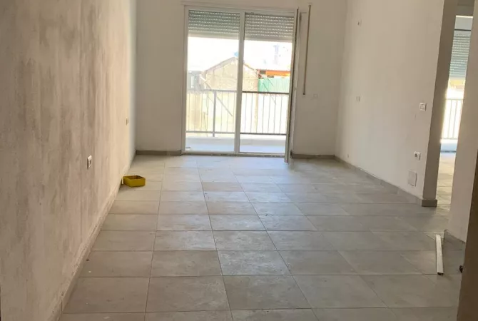 Shtepi me qera Apartament ne Tirane, 2+1, Mobilimi Bosh, pa mobiluar, Pagesa 45,000  Leke.
