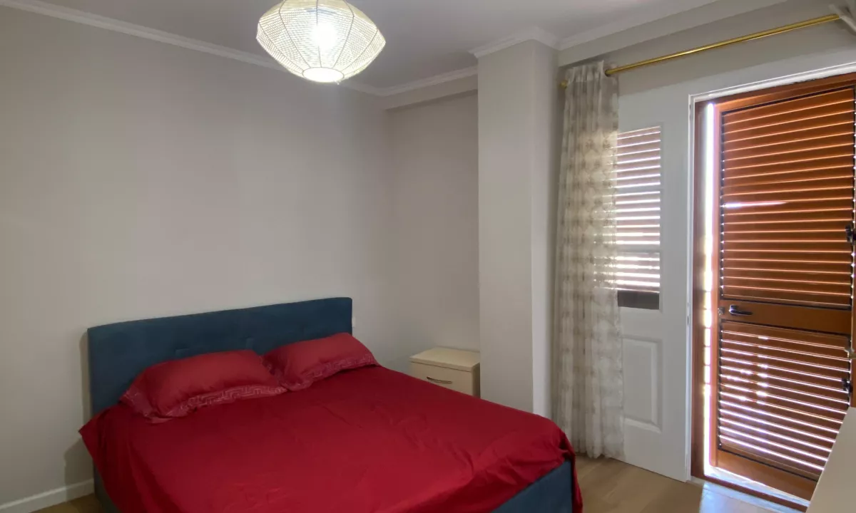 Shtepi ne shitje Apartament ne Tirane, 1+1, Mobilimi E mobiluar, Pagesa 140,000  Euro.