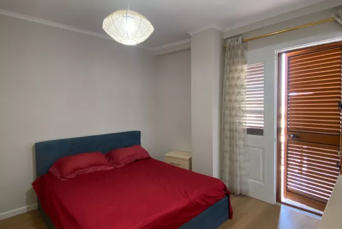 Shitet apartament 1+1 prane Kodra e diellit/140,000 euro