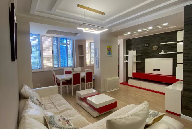 Shitet apartament 1+1 prane Kodra e diellit