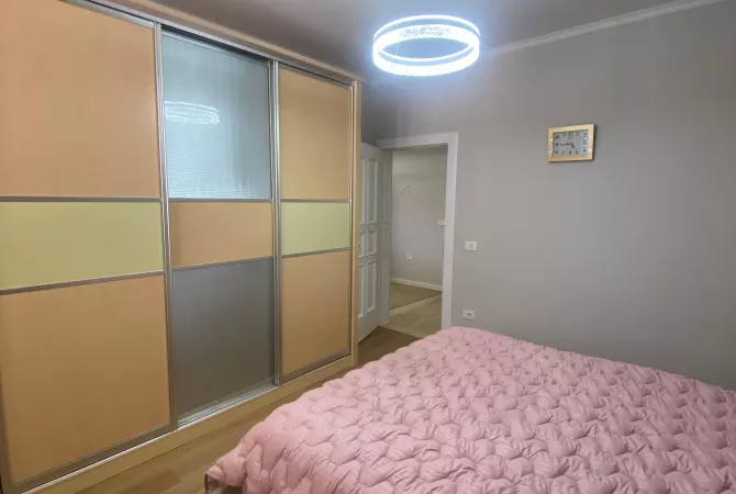 Shtepi ne shitje Apartament ne Tirane, 1+1, Mobilimi E mobiluar, Pagesa 140,000  Euro.