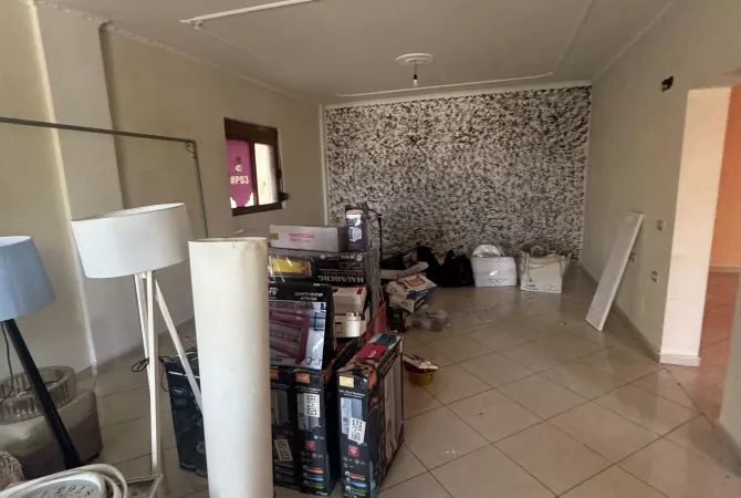 Jepet me Qira  ambient ne Bathore, Kamez/500 euro