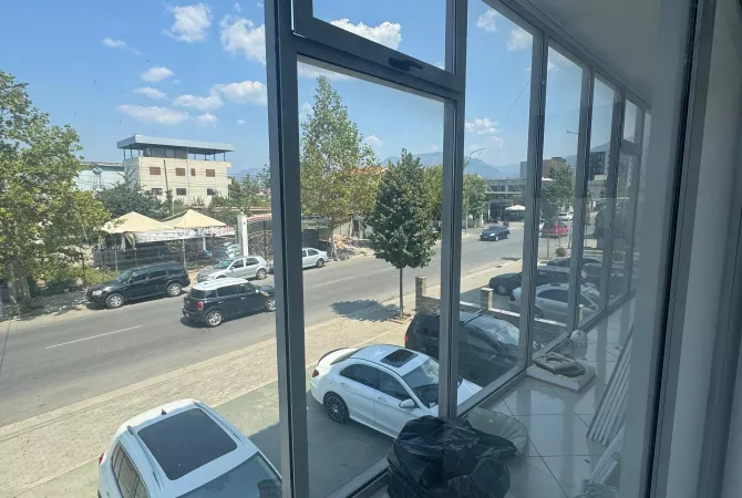 Jepet me Qira  ambient ne Bathore, Kamez/500 euro