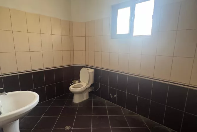 Jepet me Qira  ambient ne Bathore, Kamez/500 euro