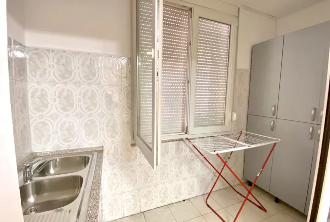 Shtepi me qera Apartament ne Tirane, 2+1, Mobilimi E mobiluar, Pagesa 700  Euro.