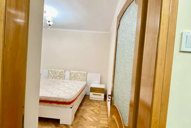 Shtepi me qera Apartament ne Tirane, 2+1, Mobilimi E mobiluar, Pagesa 700  Euro.