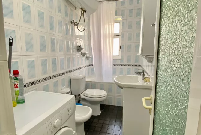 Shtepi me qera Apartament ne Tirane, 2+1, Mobilimi E mobiluar, Pagesa 700  Euro.