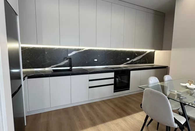 Shtepi me qera Apartament ne Tirane, 2+1, Mobilimi E mobiluar, Pagesa 1,000  Euro.