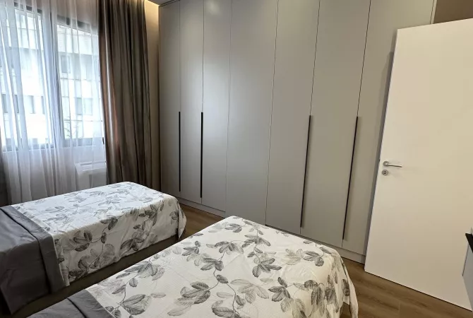Shtepi me qera Apartament ne Tirane, 2+1, Mobilimi E mobiluar, Pagesa 1,000  Euro.