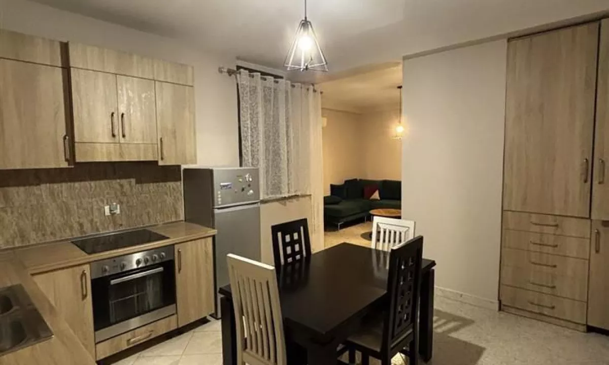 Shtepi me qera Apartament ne Tirane, 2+1, Mobilimi E mobiluar, Pagesa 550  Euro.