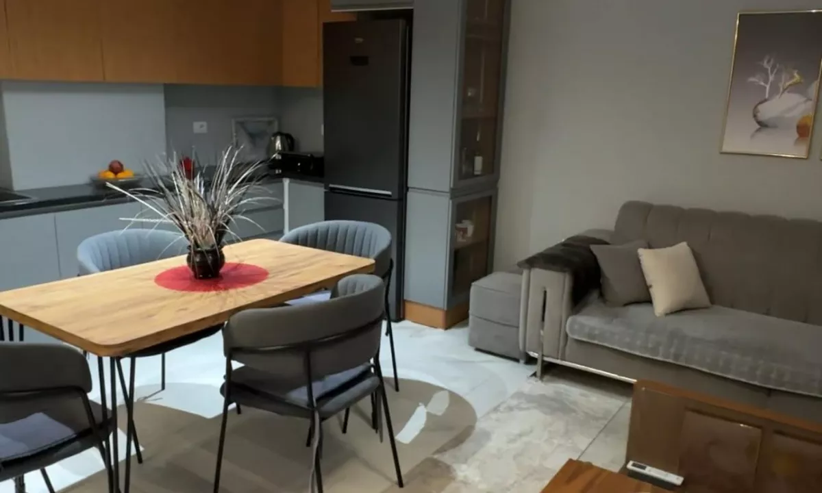 Appartamento in vendita a Tirana 2+1, Arredato