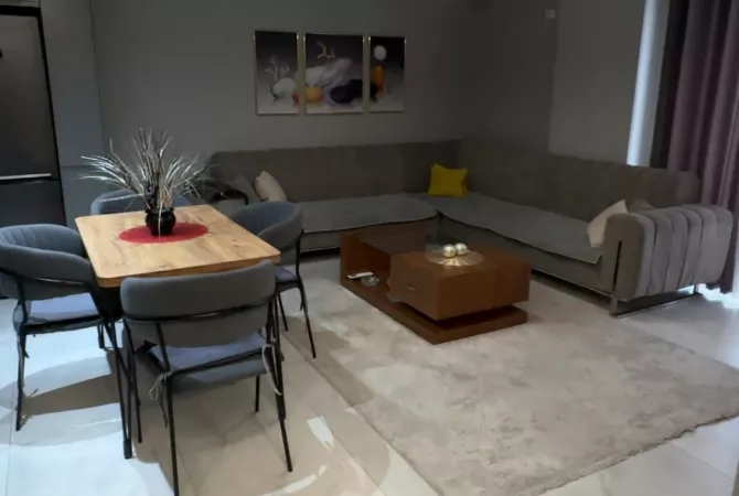 Appartamento in vendita a Tirana 2+1, Arredato