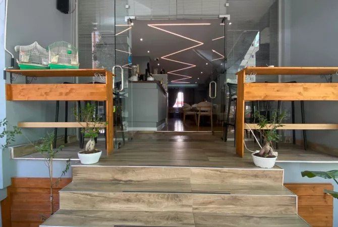 Jepet me qira  Bar-Resorant tek Komuna E Parisit /15,000 euro