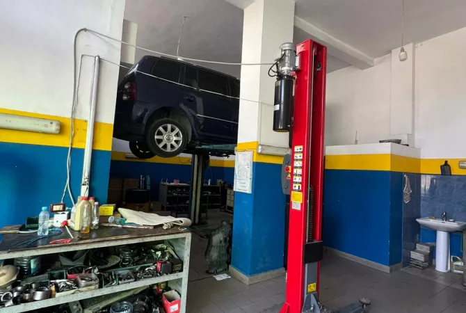 Business Property for Rent 6+1 in Tirana - 1,200 Euro