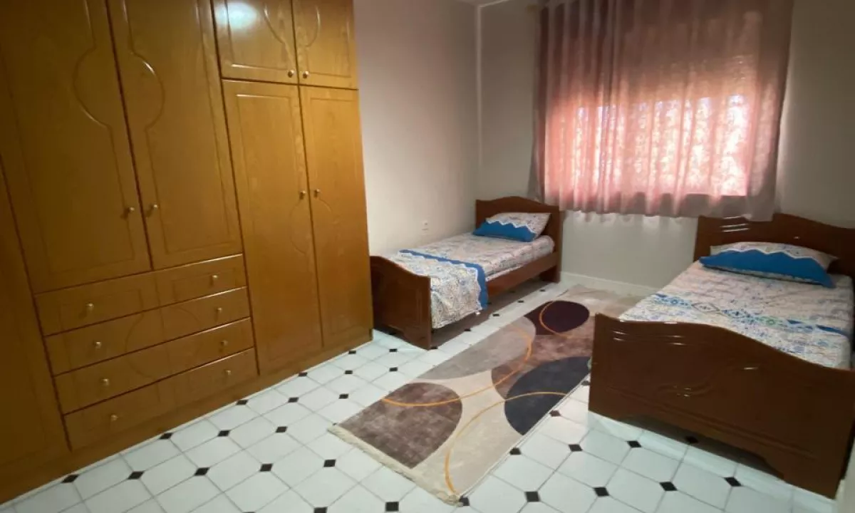 Shtepi me qera Apartament ne Tirane, 2+1, Mobilimi E mobiluar, Pagesa 650  Euro.