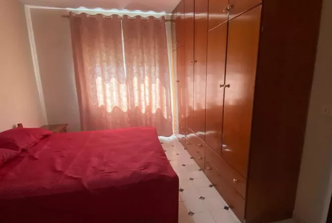 Shtepi me qera Apartament ne Tirane, 2+1, Mobilimi E mobiluar, Pagesa 650  Euro.