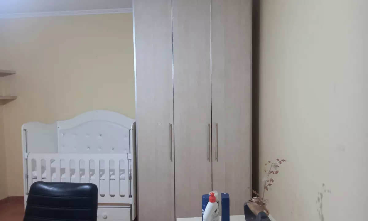 Shtepi me qera Apartament ne Tirane, 2+1, Mobilimi E mobiluar, Pagesa 650  Euro.