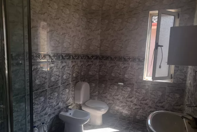 Shtepi me qera Apartament ne Tirane, 2+1, Mobilimi E mobiluar, Pagesa 600  Euro.