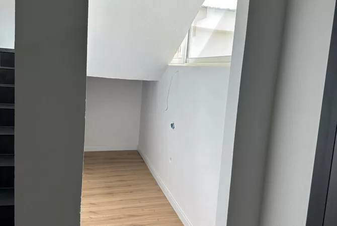 Shtepi ne shitje Vila Luksoze ne Tirane, 4+1, Mobilimi Bosh, pa mobiluar, Pagesa 260,000  Euro.