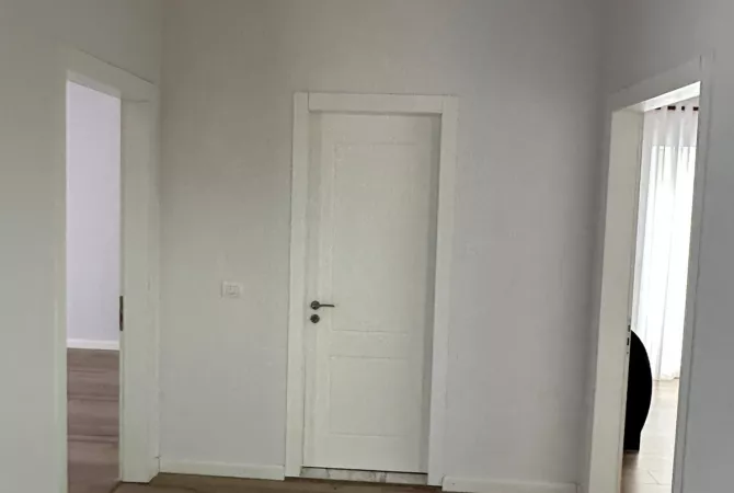 Shtepi ne shitje Vila Luksoze ne Tirane, 4+1, Mobilimi Bosh, pa mobiluar, Pagesa 260,000  Euro.