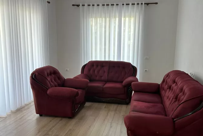 Shtepi ne shitje Vila Luksoze ne Tirane, 4+1, Mobilimi Bosh, pa mobiluar, Pagesa 260,000  Euro.