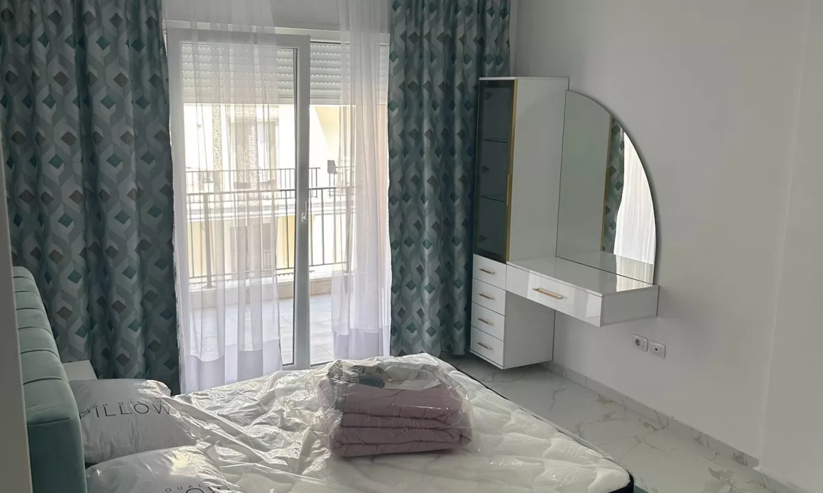 Shtepi me qera Apartament ne Tirane, 2+1, Mobilimi E mobiluar, Pagesa 45,000  Leke.