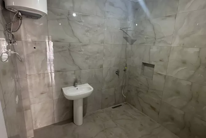 Shtepi me qera Apartament ne Tirane, 2+1, Mobilimi E mobiluar, Pagesa 45,000  Leke.