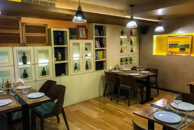 Jepet Restorant me qera tek Rruga e Durresit/2,100 euro