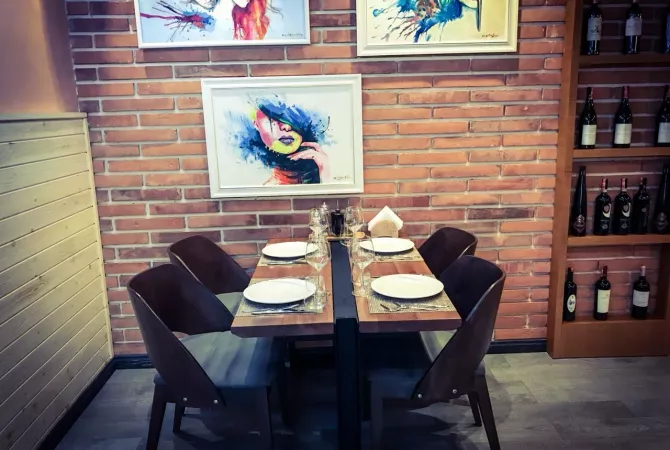 Jepet Restorant me qera tek Rruga e Durresit/2,100 euro