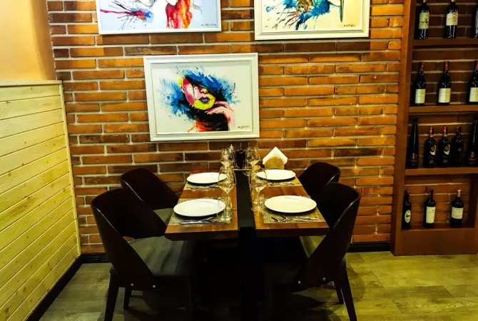 Jepet Restorant me qera tek Rruga e Durresit/2,100 euro