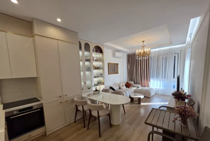 Jepet me qera super apartament 1+1 Ne Porcelan /750 Euro