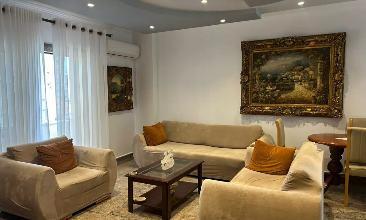 Shtepi me qera Apartament ne Tirane, 2+1, Mobilimi E mobiluar, Pagesa 900  Euro.