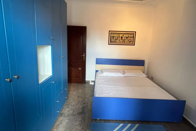 Shtepi me qera Apartament ne Tirane, 2+1, Mobilimi E mobiluar, Pagesa 900  Euro.