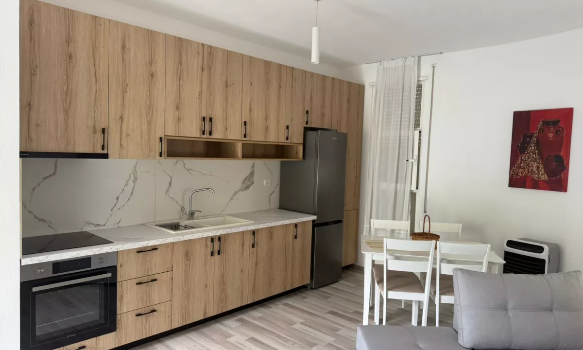 Appartamento in vendita a Tirana 1+1, Arredato