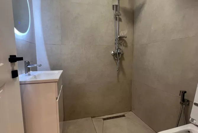 Appartamento in vendita a Tirana 1+1, SemiArredato