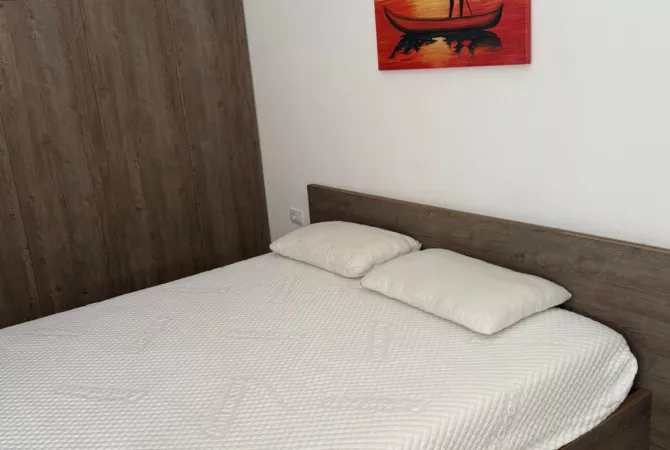 Shtepi ne shitje Apartament ne Tirane, 1+1, Mobilimi E mobiluar, Pagesa 76,800  Euro.