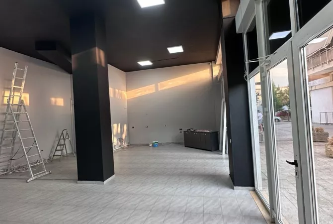 Business Property for Rent 3+1 in Tirana - 85,000 Leke